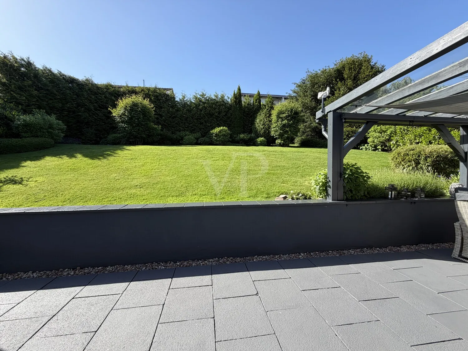 Modernisierter Bungalow in ruhiger Lage und großzügiger Terrasse zum Genießen