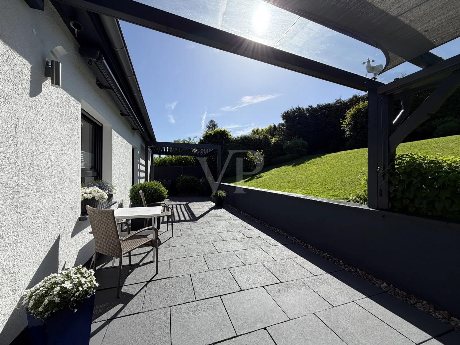 Modernisierter Bungalow in ruhiger Lage und großzügiger Terrasse zum Genießen