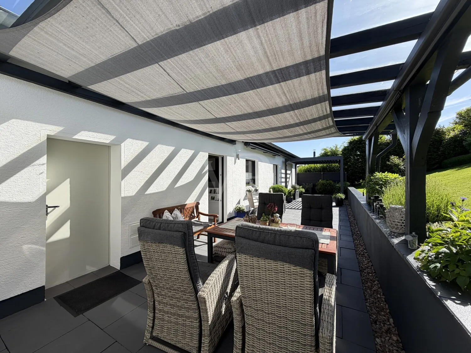 Modernisierter Bungalow in ruhiger Lage und großzügiger Terrasse zum Genießen
