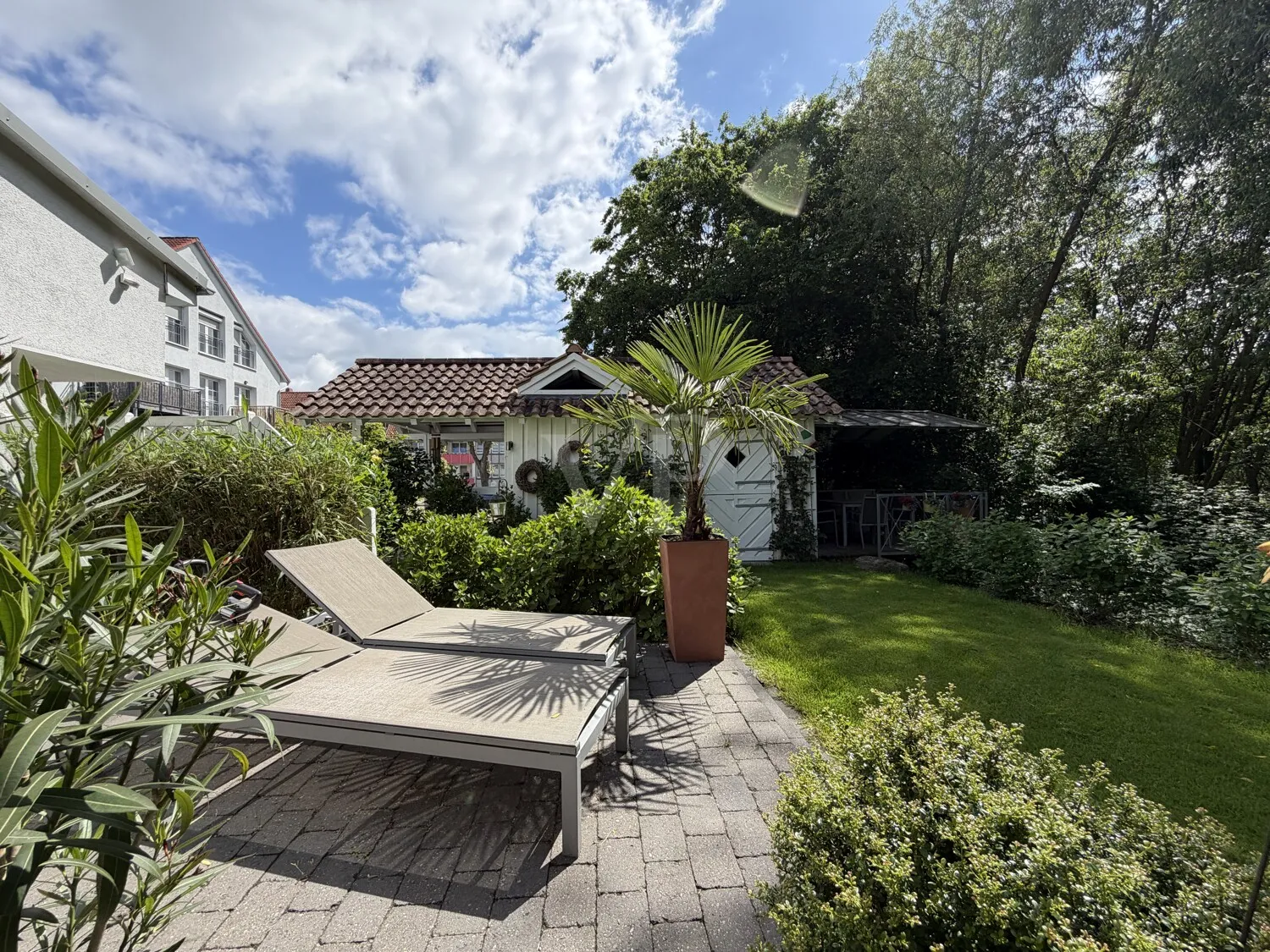 Architektonisch besonderes Reihenendhaus mit Gartenidylle und hochwertiger Ausstattung