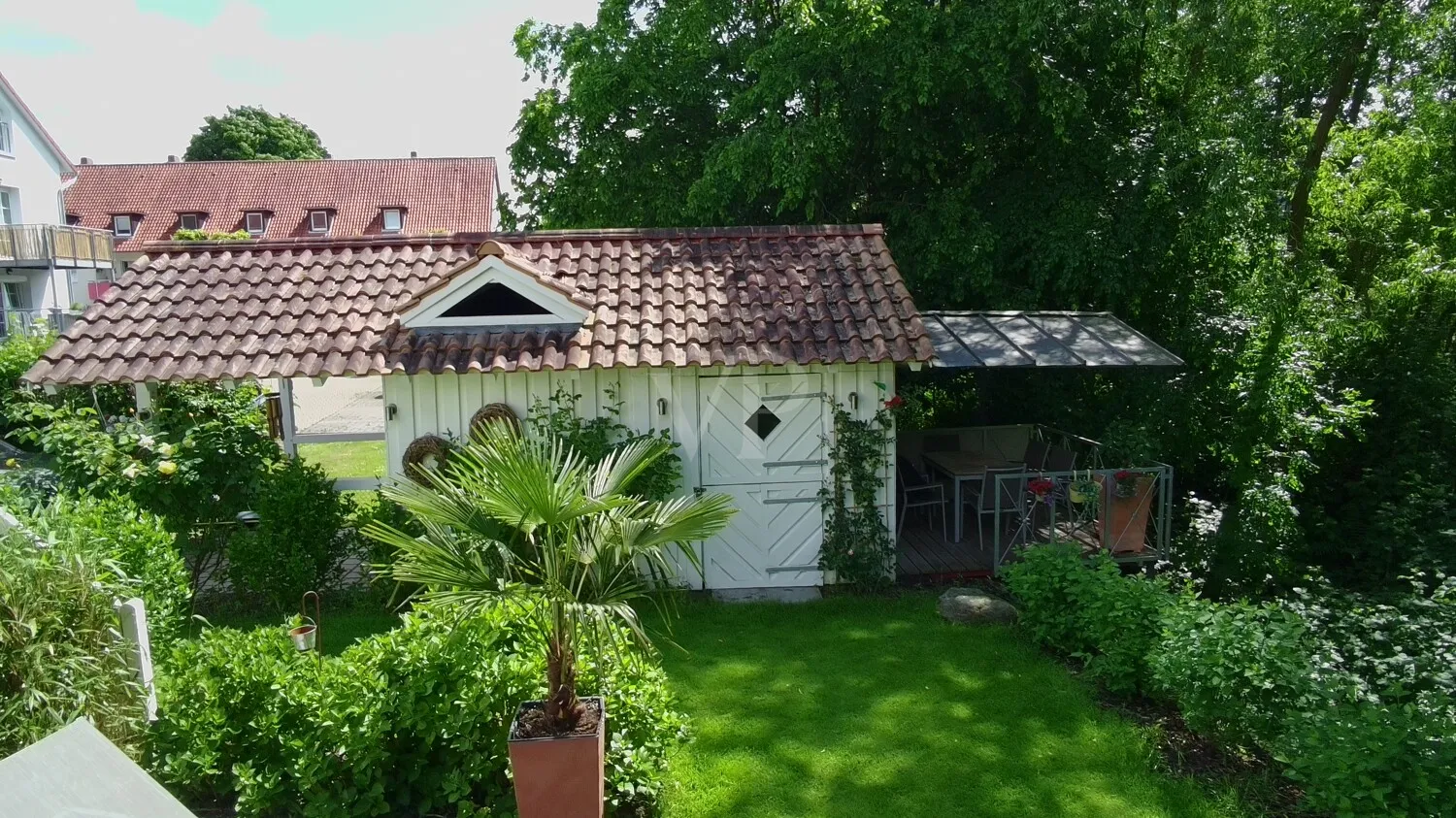 Architektonisch besonderes Reihenendhaus mit Gartenidylle und hochwertiger Ausstattung
