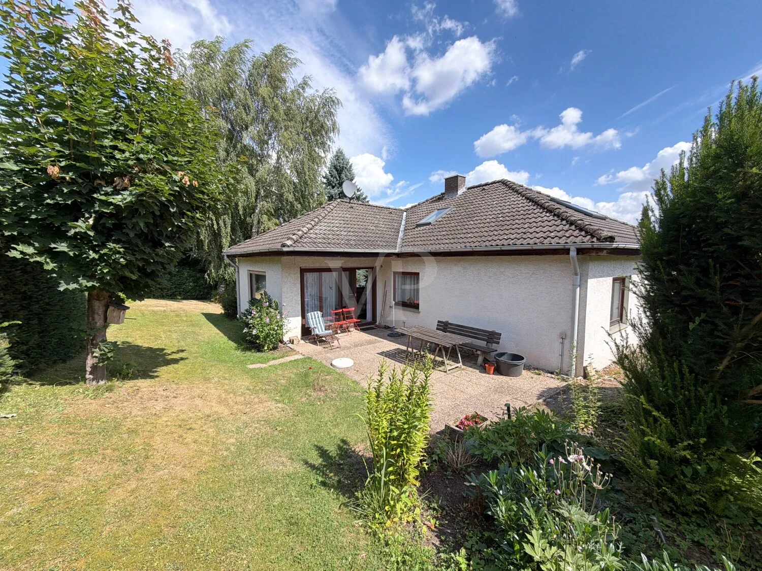 Geräumige Wohnung im Bungalow mit Gartennutzung