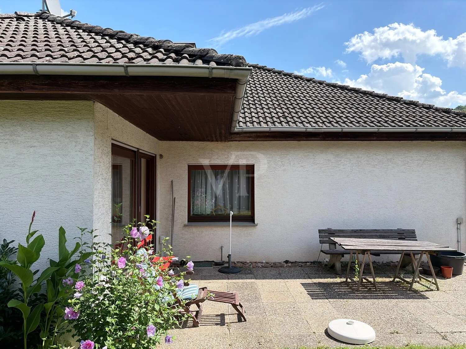 Geräumige Wohnung im Bungalow mit Gartennutzung