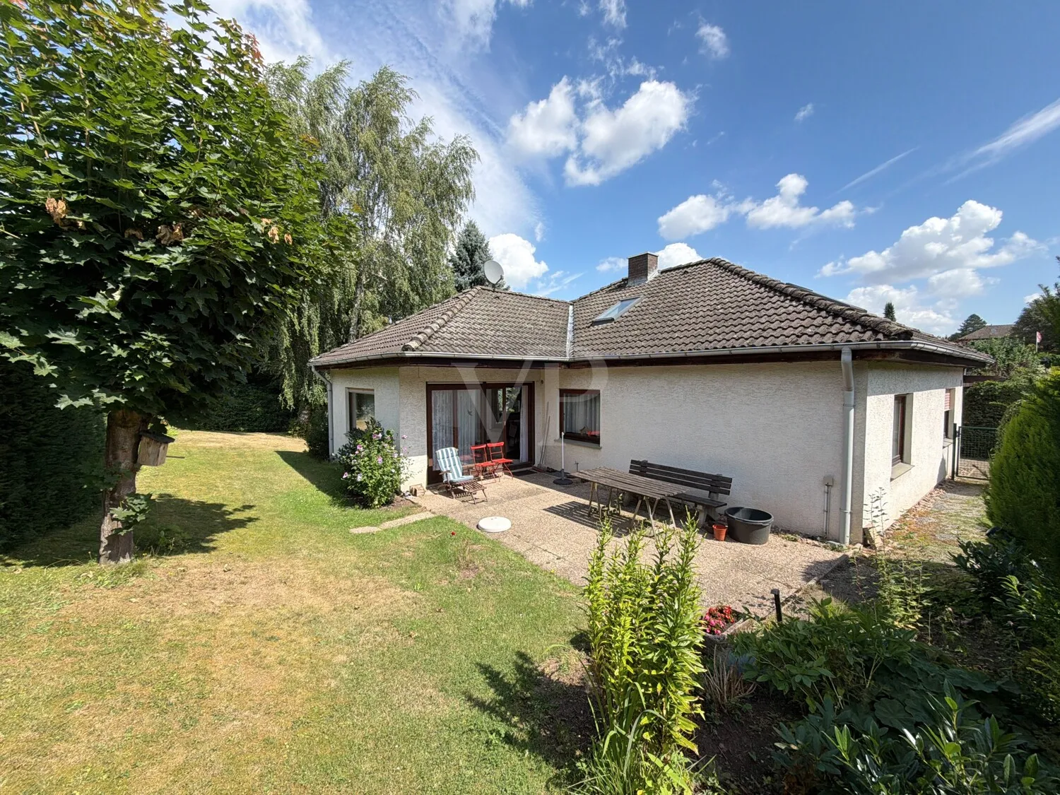 Geräumige Wohnung im Bungalow mit Gartennutzung