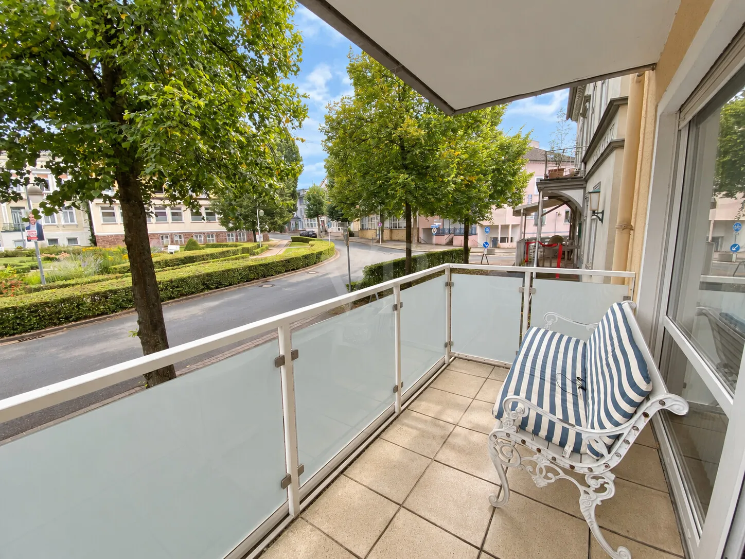 Balkon (KI bearbeitet)