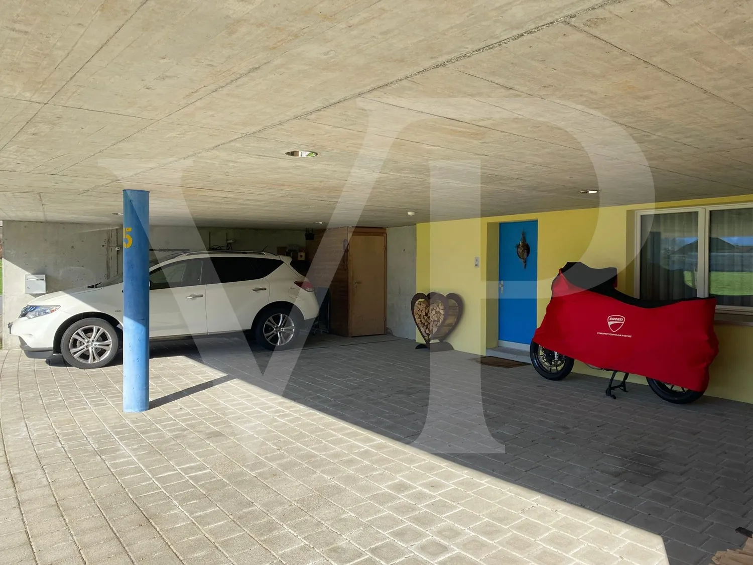 Parkplätze - überdacht