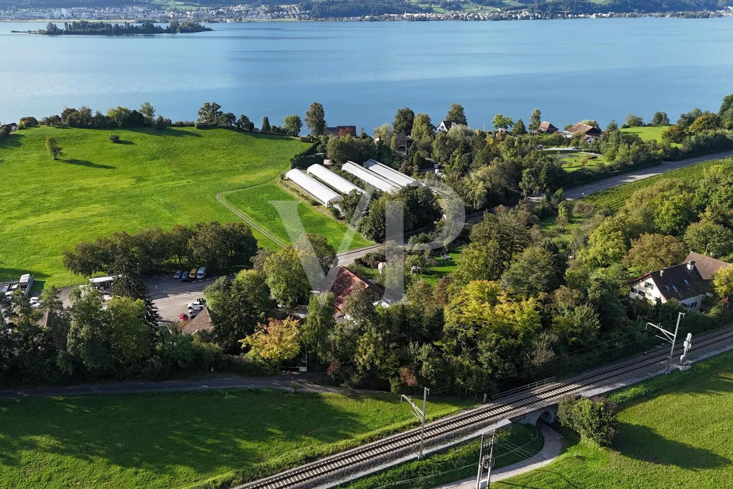 Blick von Norden mit See