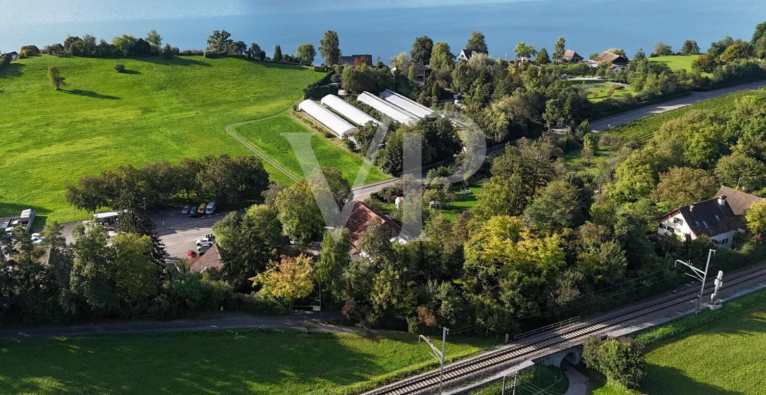 Blick von Norden mit See