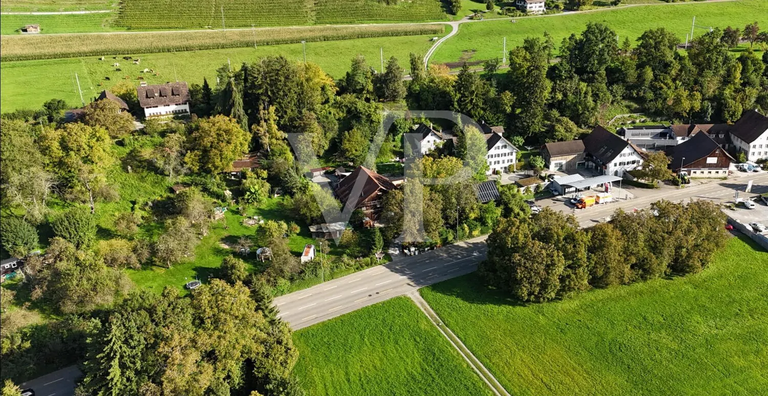 Seltene Landreserve am Zürichsee: Grosszügiger Parzellenverbund mit vielfältigen Nutzungen