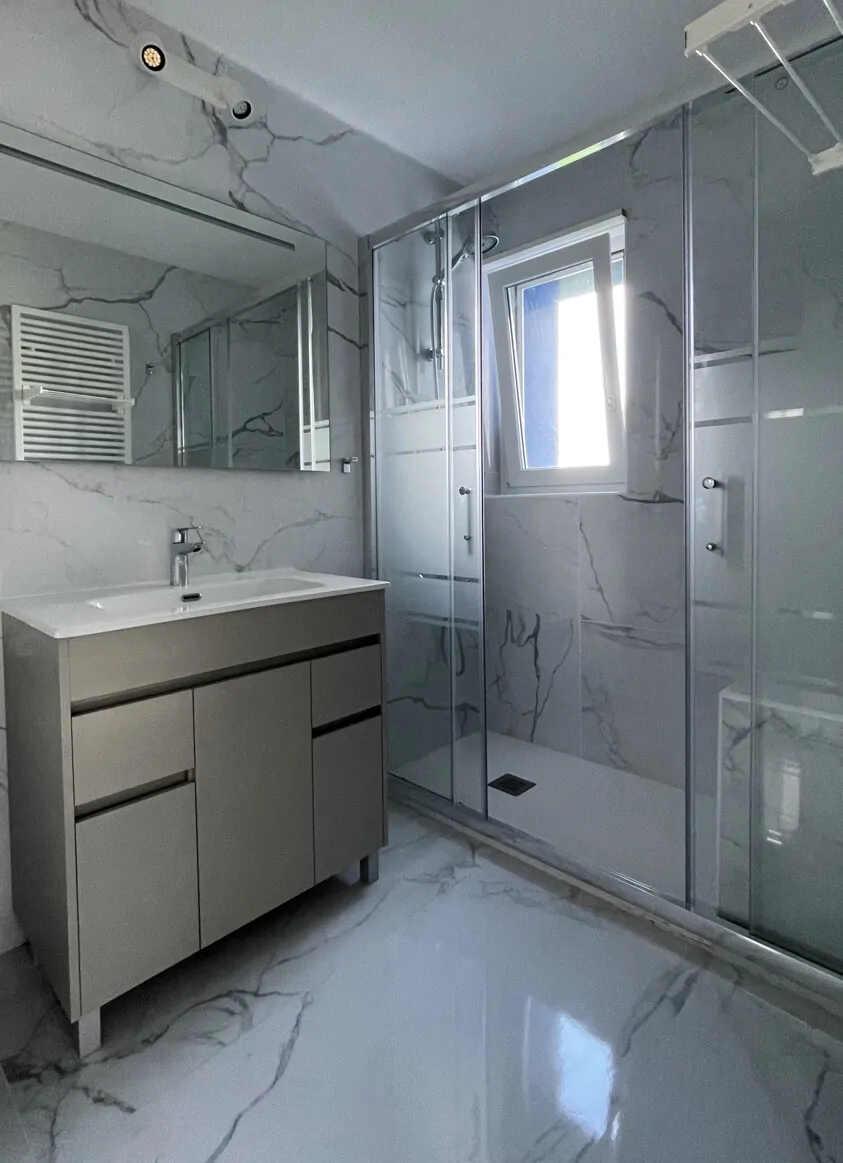 Toilette + Badezimmer