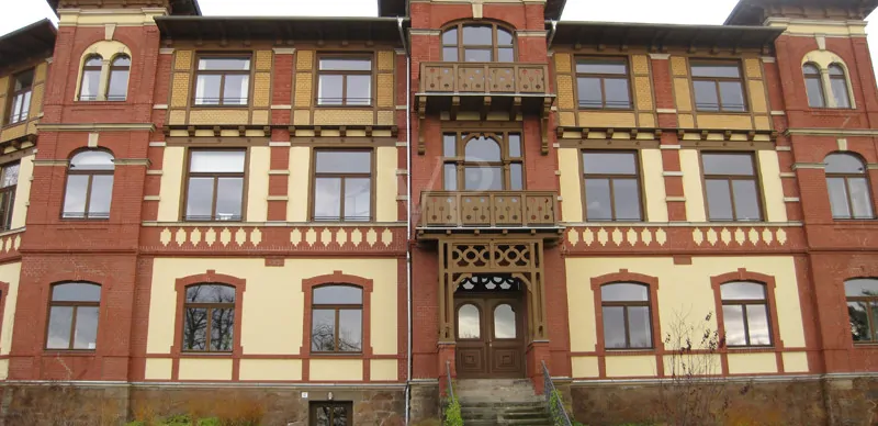WUNDERSCHÖNE EIGENTUMSWOHNUNG IM DENKMALGESCHÜTZTEN EDUARD BILZ  SANATORIUM