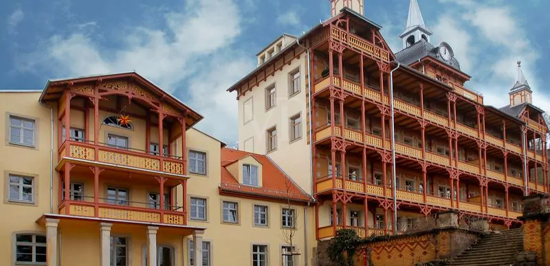 WUNDERSCHÖNE EIGENTUMSWOHNUNG IM DENKMALGESCHÜTZTEN EDUARD BILZ  SANATORIUM