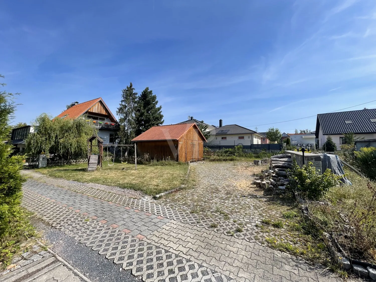 BUILDING PLOT IN A QUIET LOCATION WITH PRELIMINARY BUILDING PERMIT