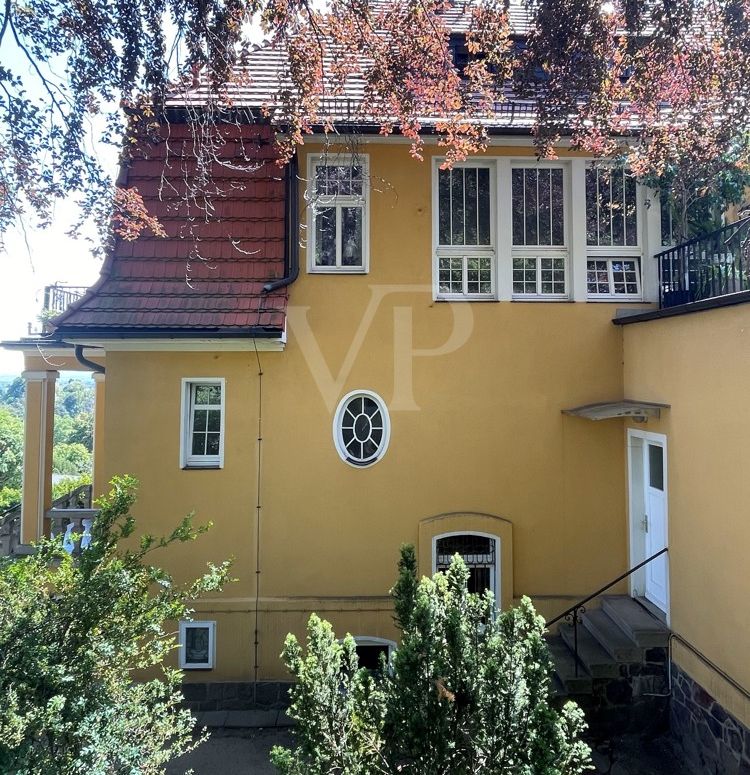 Hinteransicht Villa