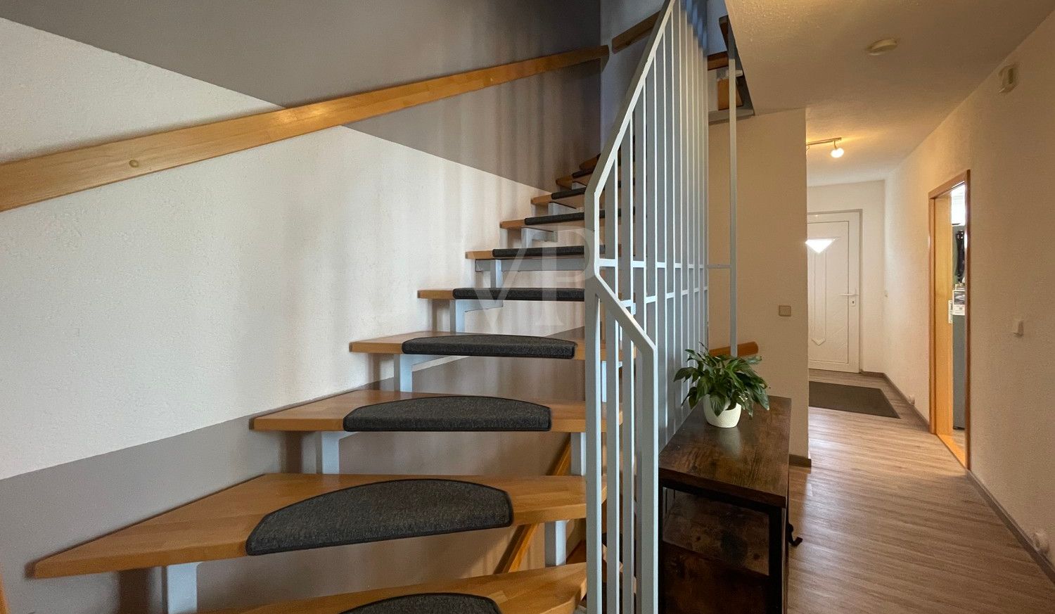 Flur + Treppe
