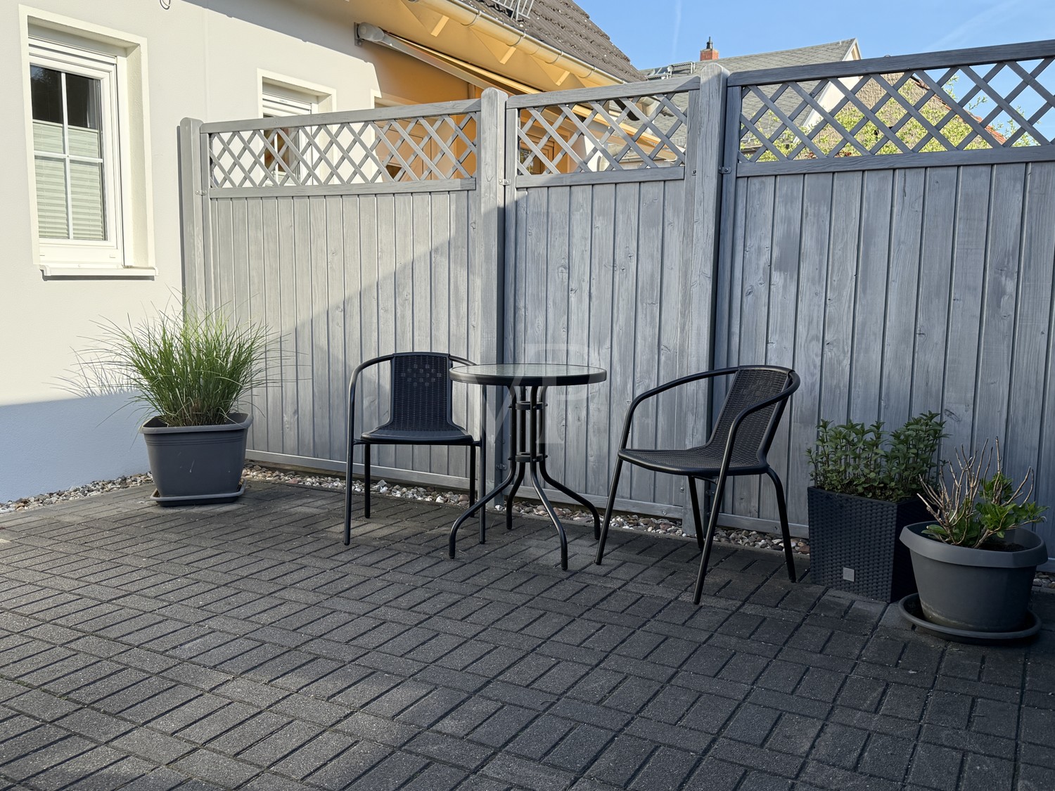 Terrasse vorm Hauseingang