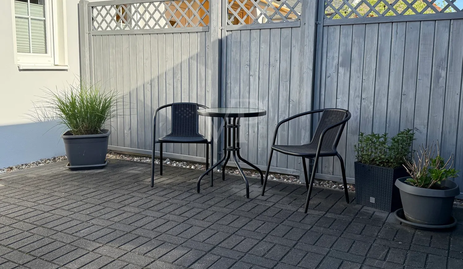 Terrasse vorm Hauseingang