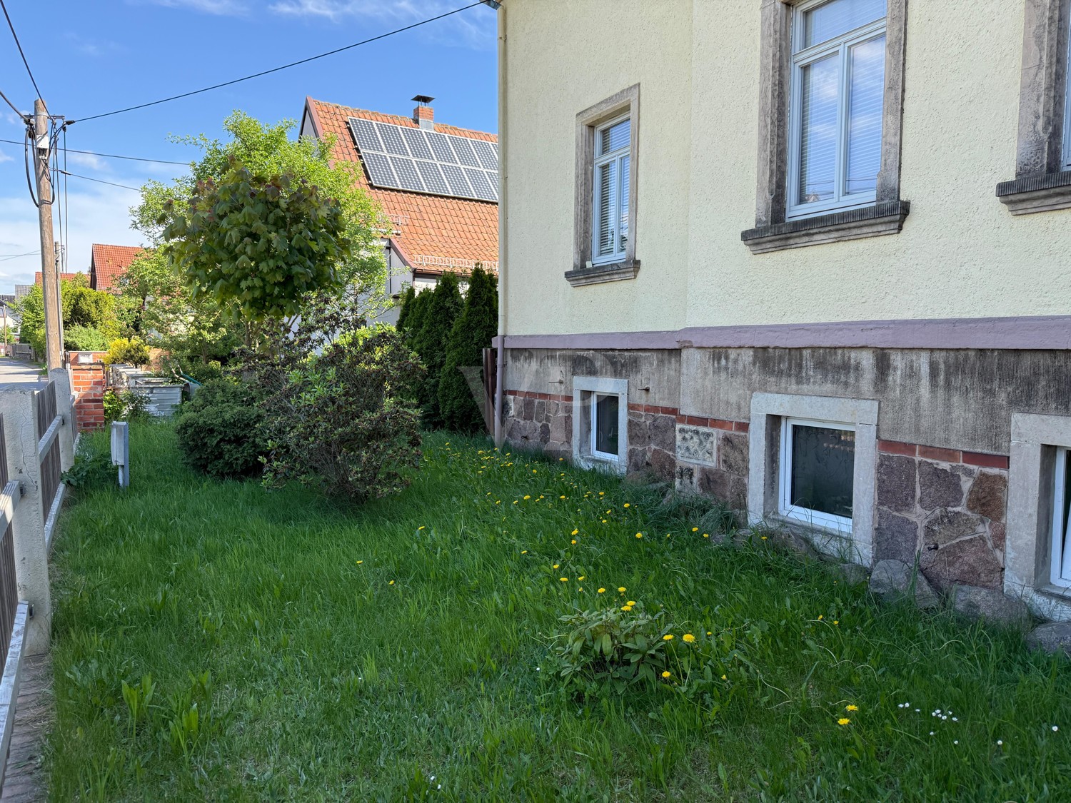 vor dem Haus