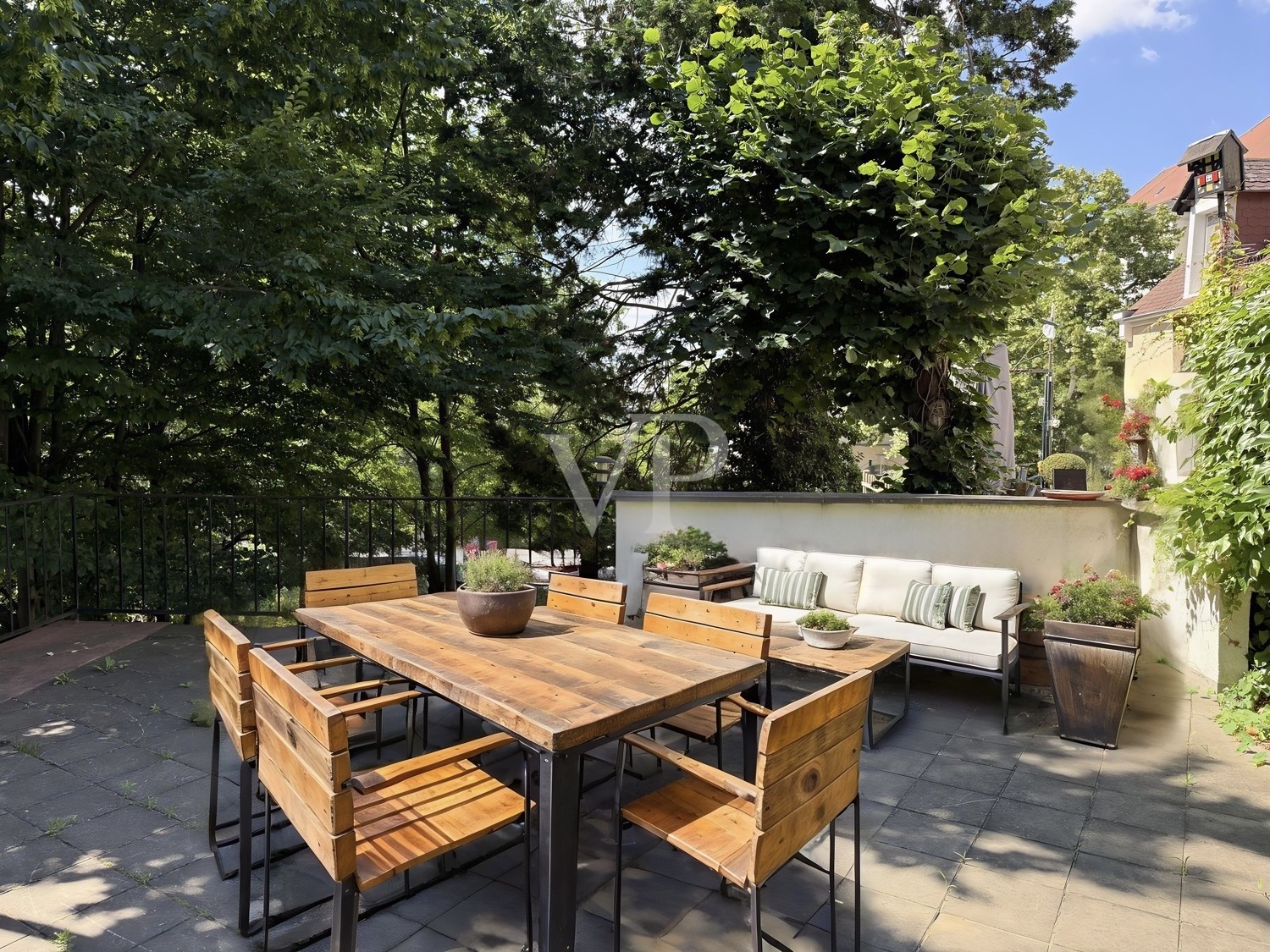 KI Terrasse