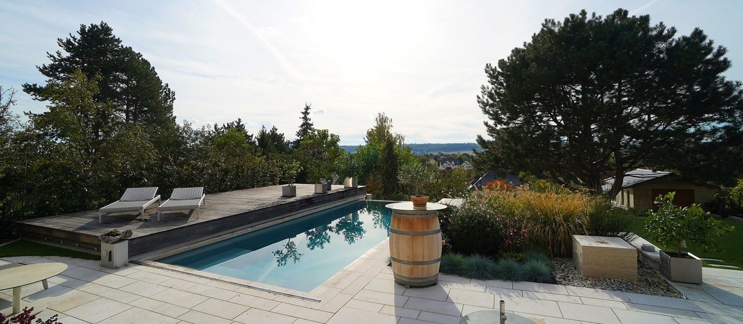 beheizter Pool mit Gegenstromanlage und Weitblick