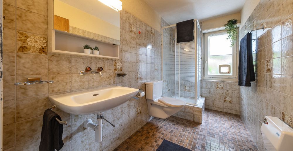 Bad mit Dusche EG