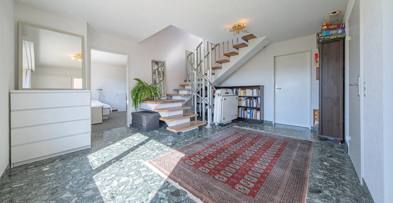 Exklusives Einfamilienhaus mit Pool, Weitblick an sonniger Hanglage