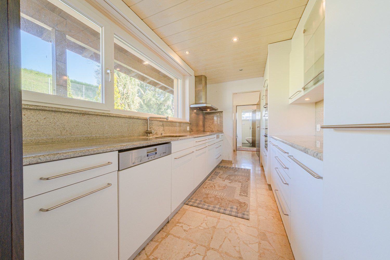 Exklusives Einfamilienhaus mit Pool, Weitblick an sonniger Hanglage