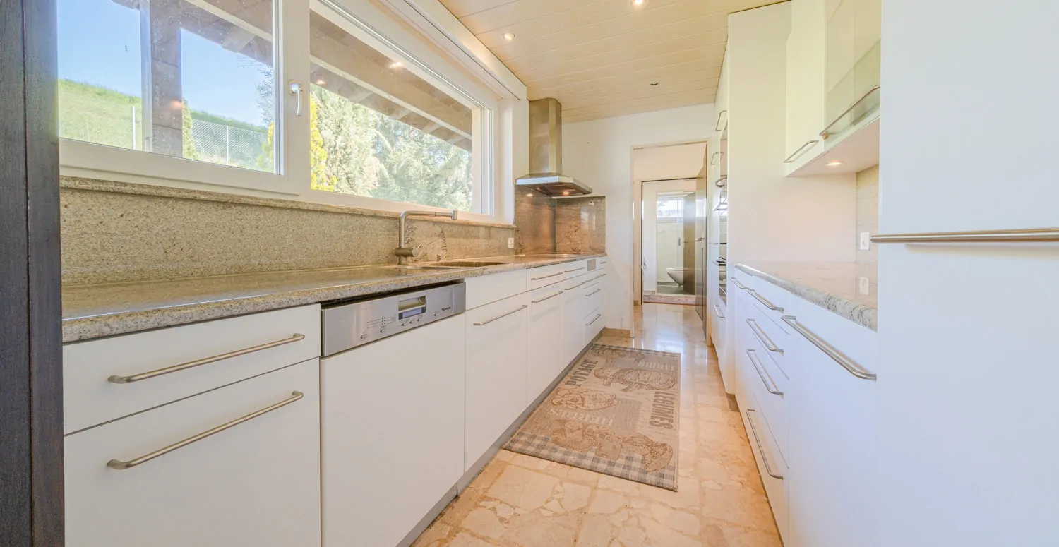 Exklusives Einfamilienhaus mit Pool, Weitblick an sonniger Hanglage