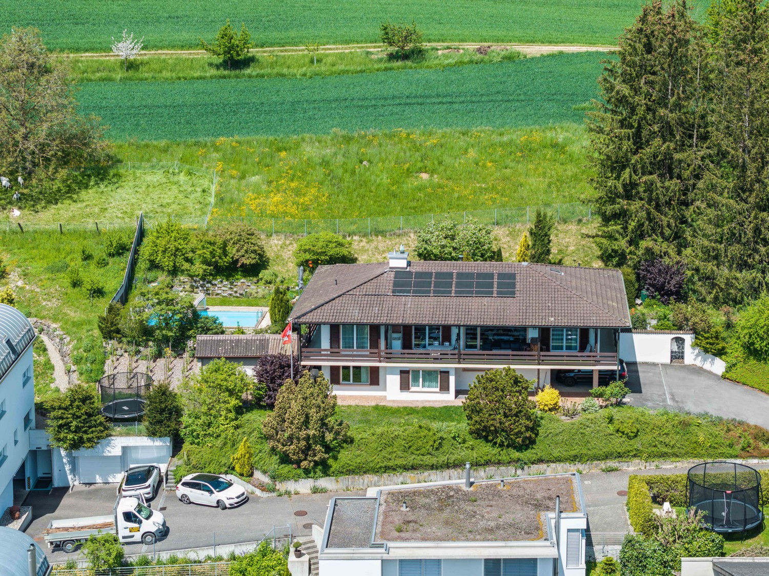Exklusives Einfamilienhaus mit Pool, Weitblick an sonniger Hanglage