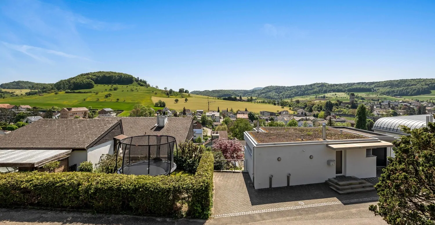 Exklusives Einfamilienhaus mit Pool, Weitblick an sonniger Hanglage