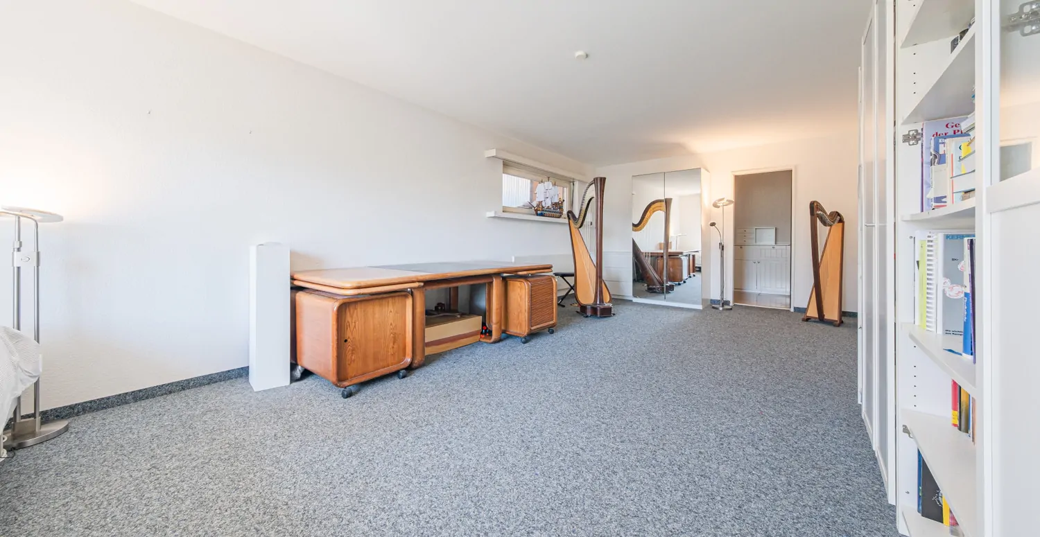 Exklusives Einfamilienhaus mit Pool, Weitblick an sonniger Hanglage