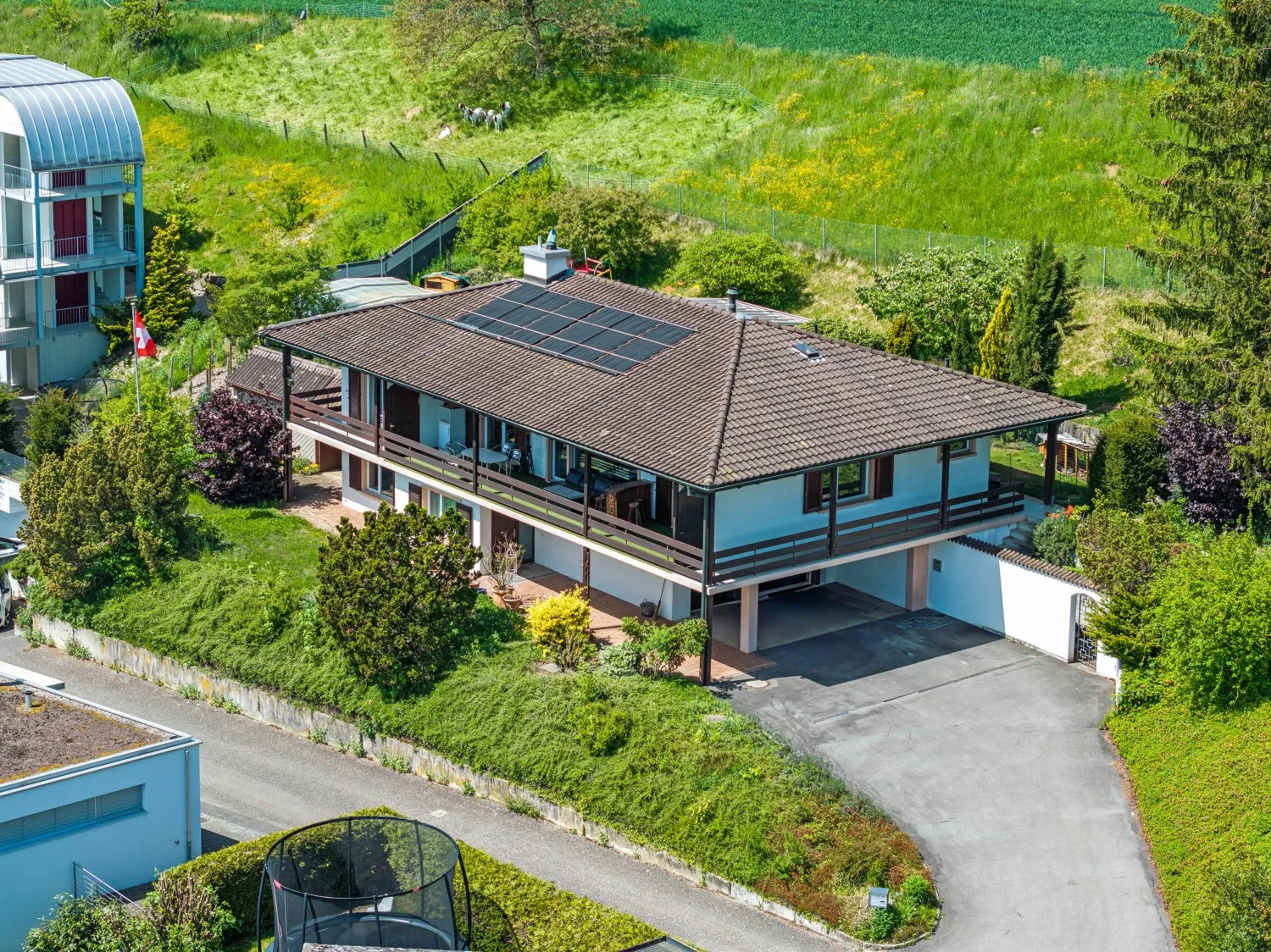 Exklusives Einfamilienhaus mit Pool, Weitblick an sonniger Hanglage