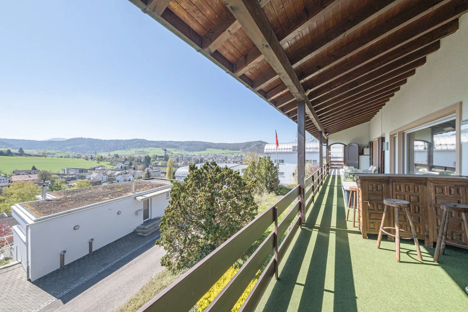 Exklusives Einfamilienhaus mit Pool, Weitblick an sonniger Hanglage