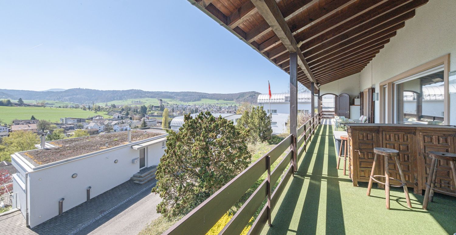 Exklusives Einfamilienhaus mit Pool, Weitblick an sonniger Hanglage