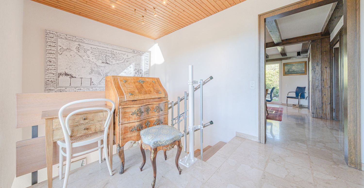 Exklusives Einfamilienhaus mit Pool, Weitblick an sonniger Hanglage
