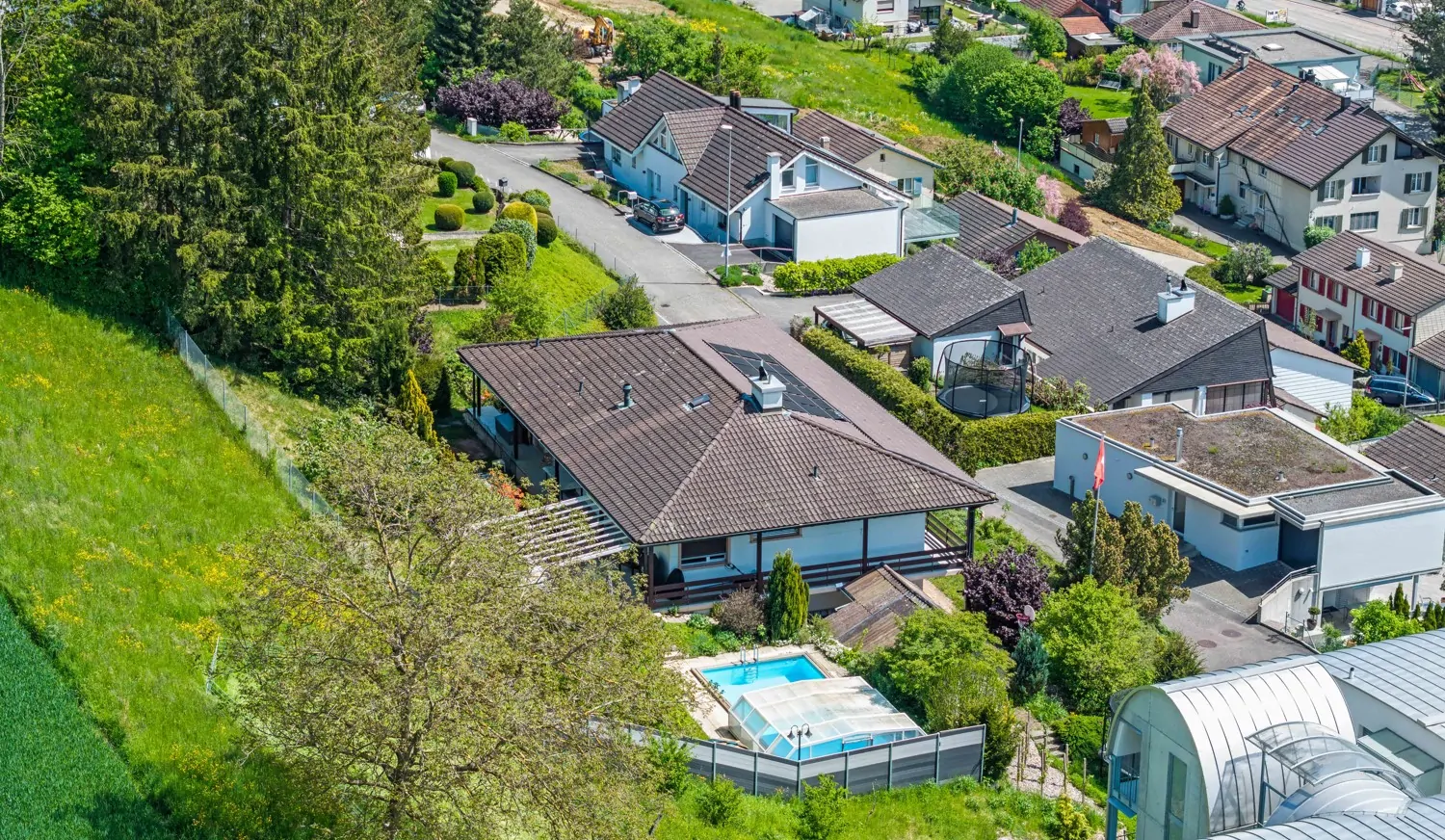 Exklusives Einfamilienhaus mit Pool, Weitblick an sonniger Hanglage