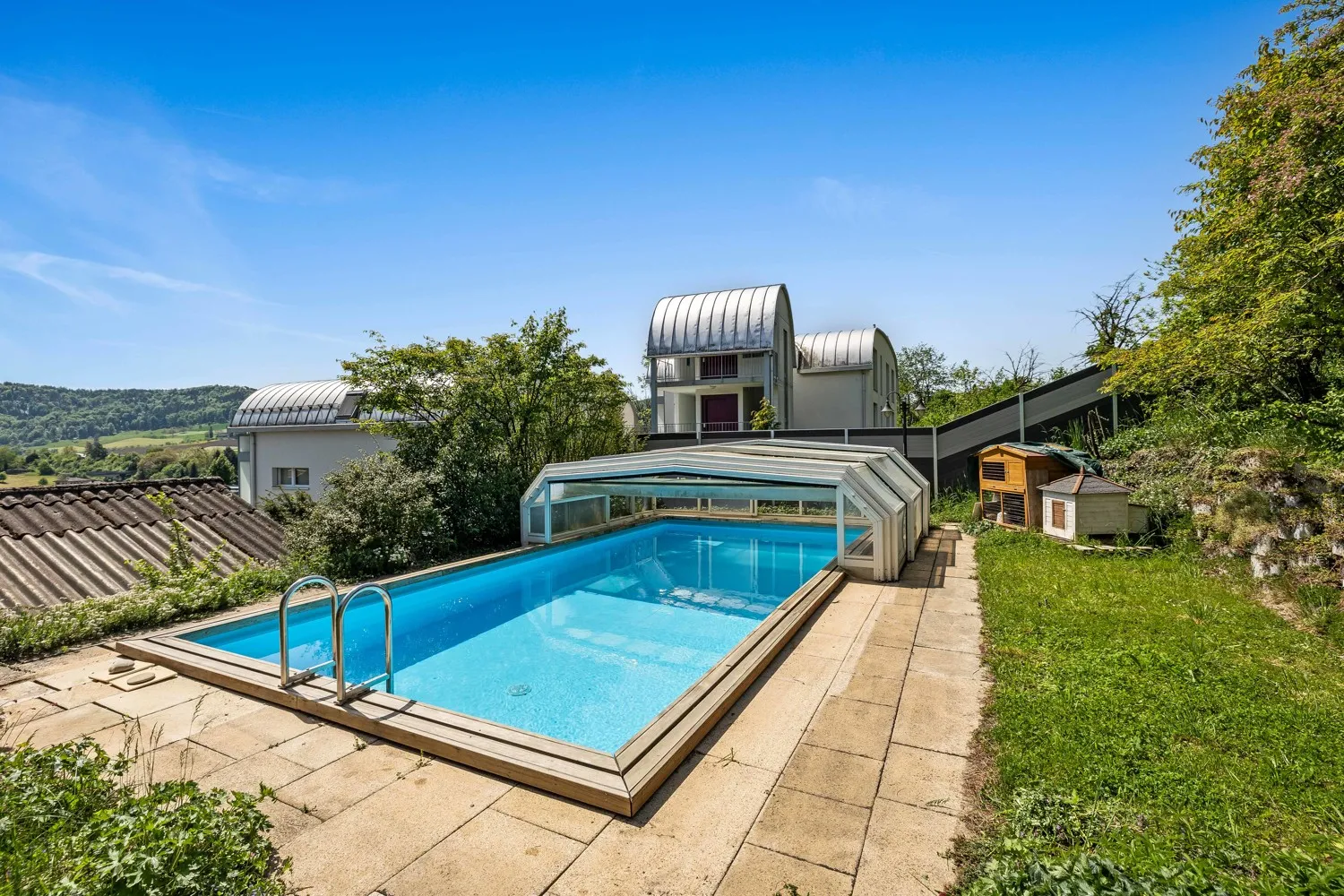 Exklusives Einfamilienhaus mit Pool, Weitblick an sonniger Hanglage