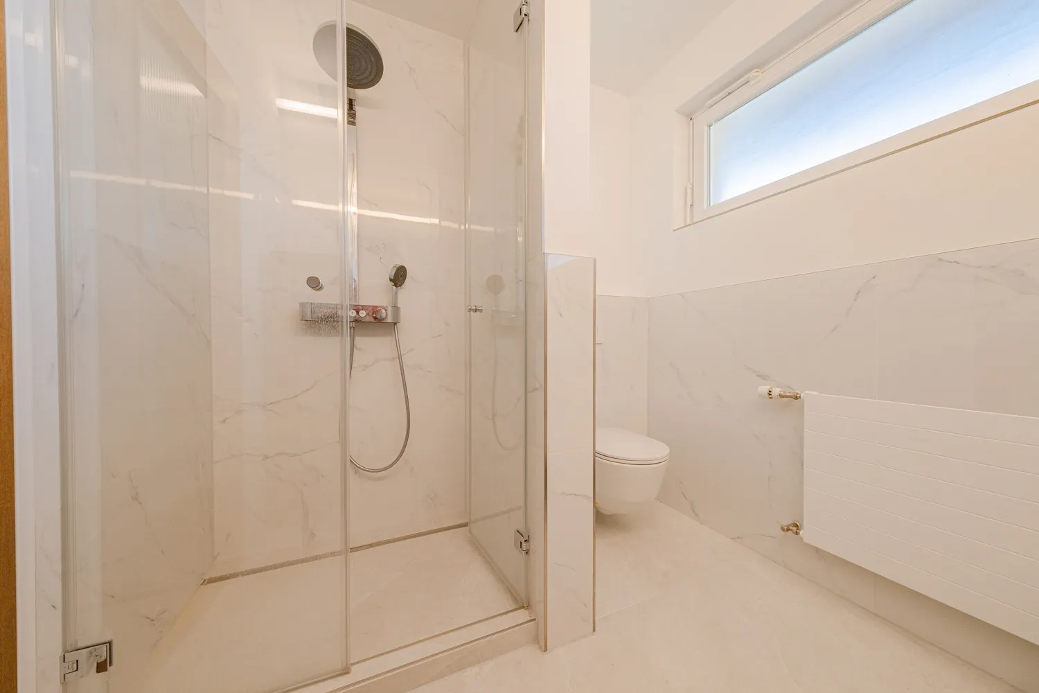 Exklusives Einfamilienhaus mit Pool, Weitblick an sonniger Hanglage