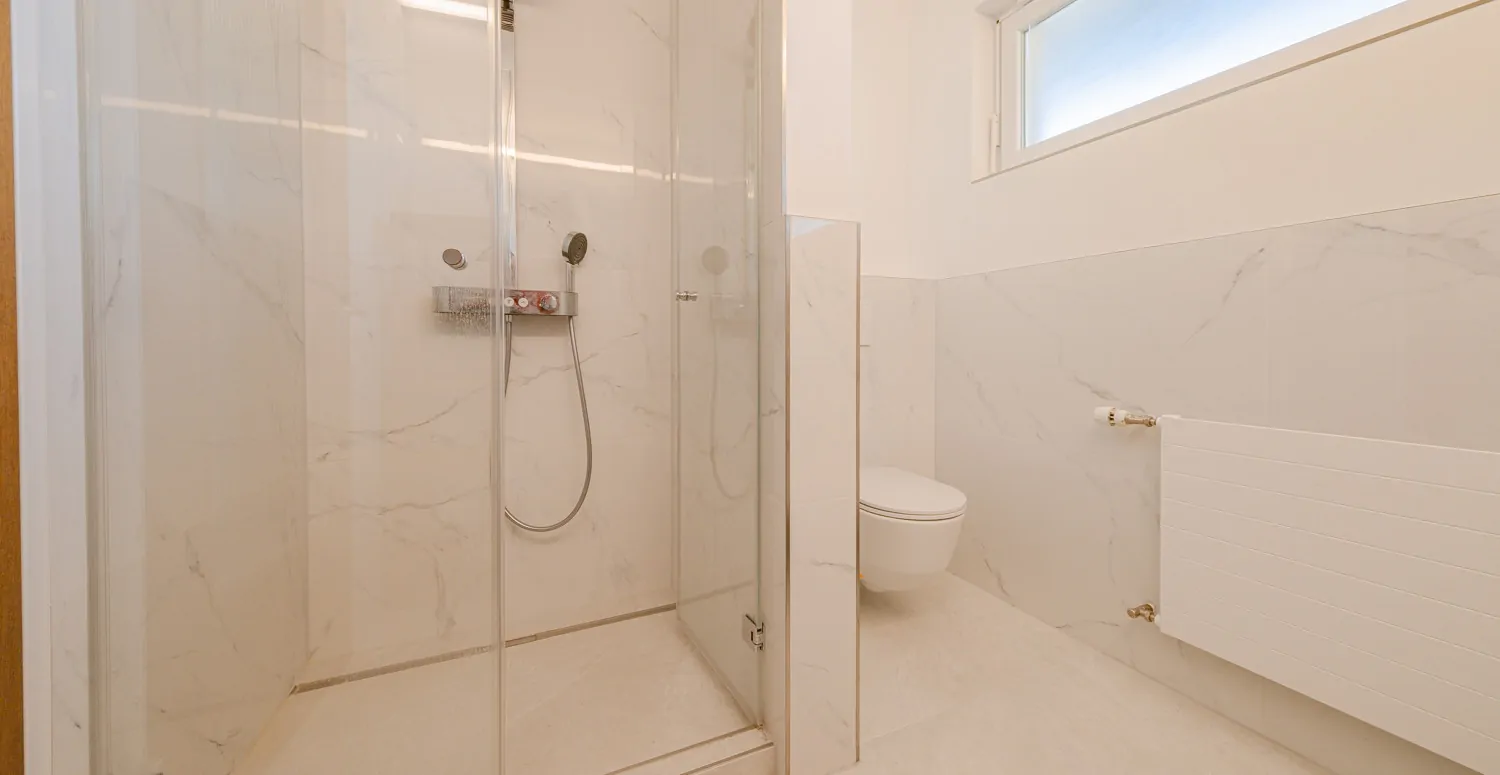 Exklusives Einfamilienhaus mit Pool, Weitblick an sonniger Hanglage