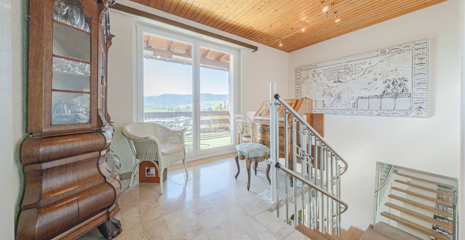 Exklusives Einfamilienhaus mit Pool, Weitblick an sonniger Hanglage