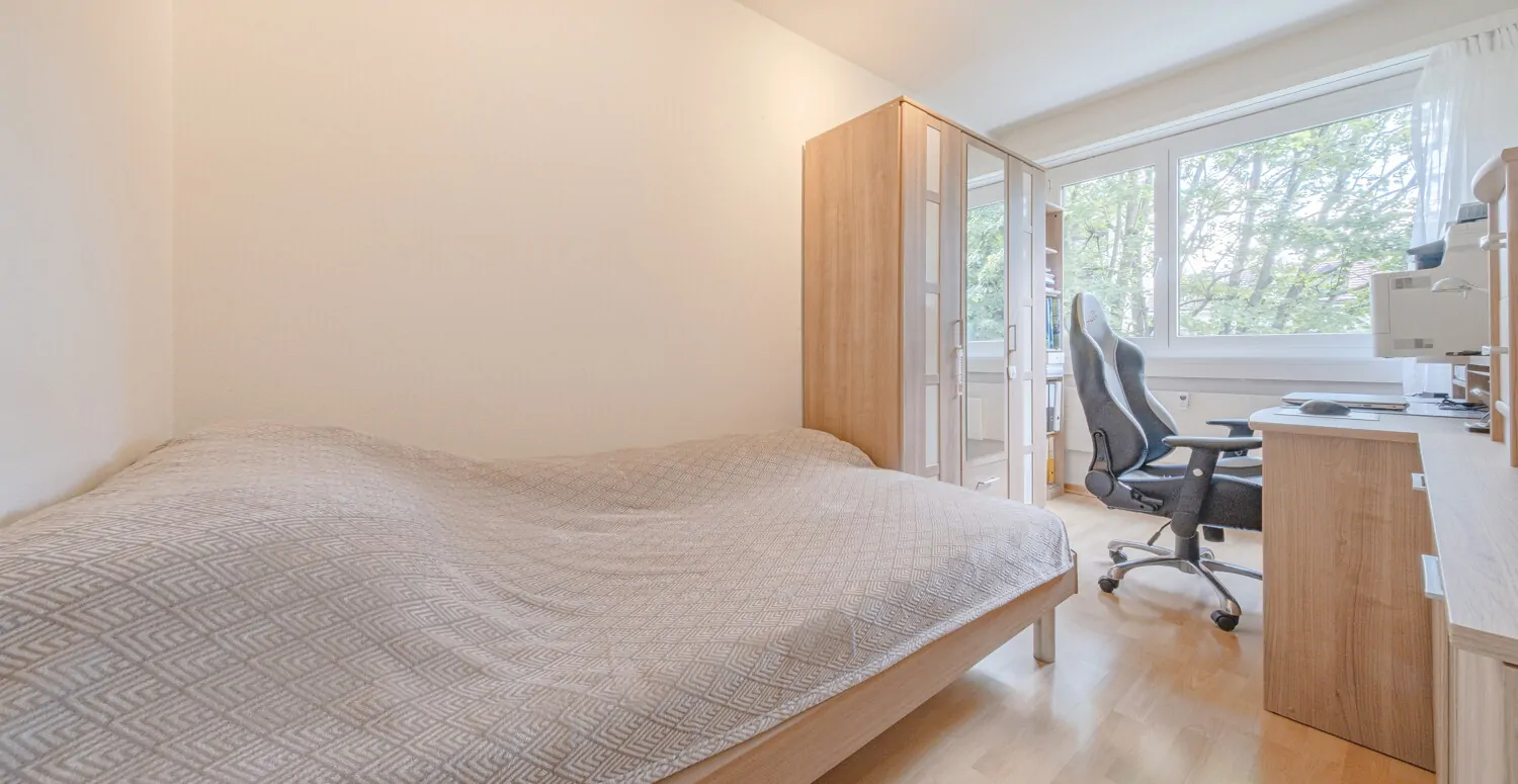 Helle 4,5-Zimmer-Wohnung mit Balkon und Tiefgaragenstellplatz.