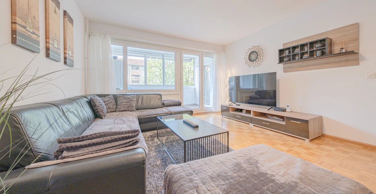 Helle 4,5-Zimmer-Wohnung mit Balkon und Tiefgaragenstellplatz.