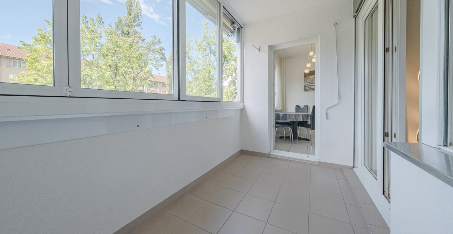 Helle 4,5-Zimmer-Wohnung mit Balkon und Tiefgaragenstellplatz.