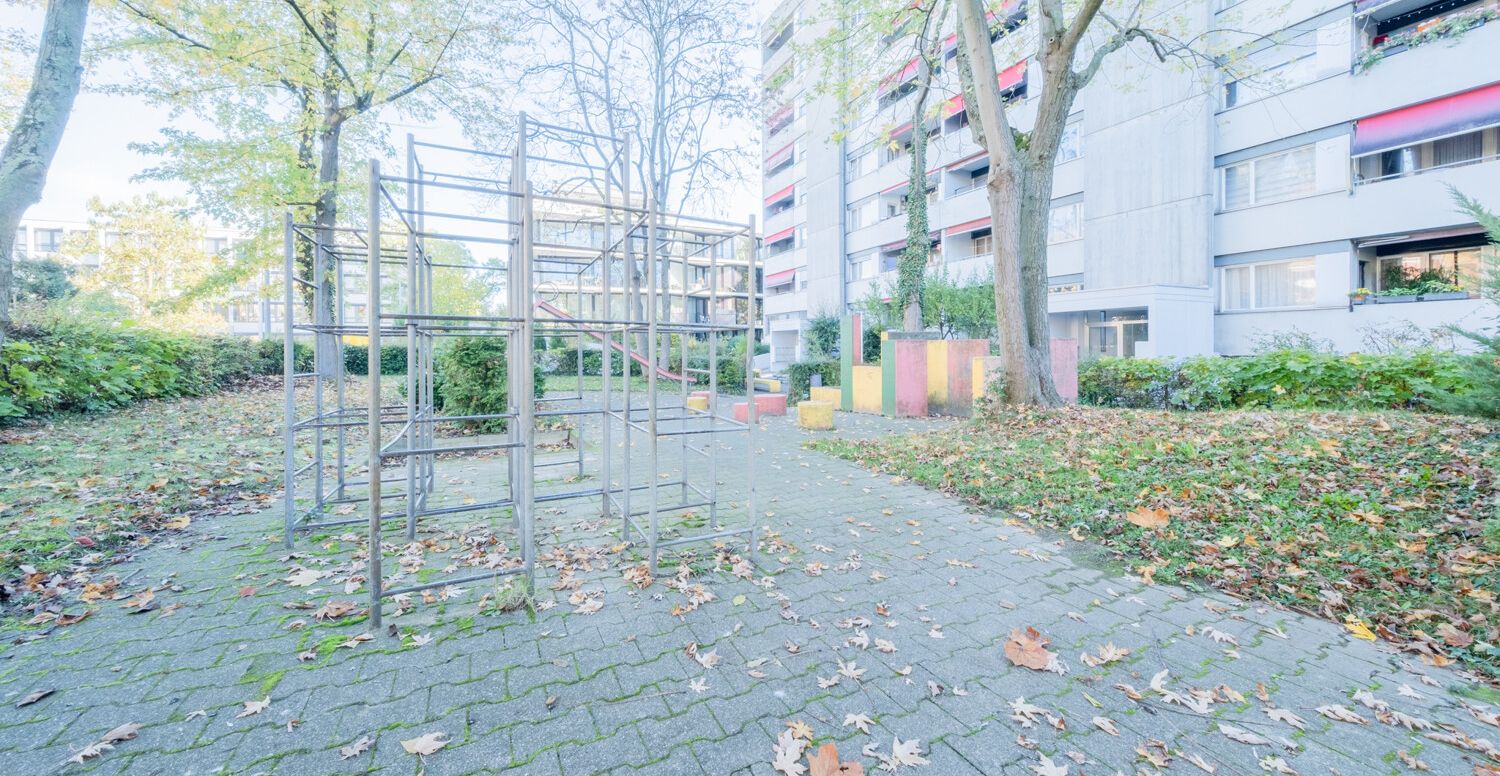 Helle 4,5-Zimmer-Wohnung mit Balkon und Tiefgaragenstellplatz.
