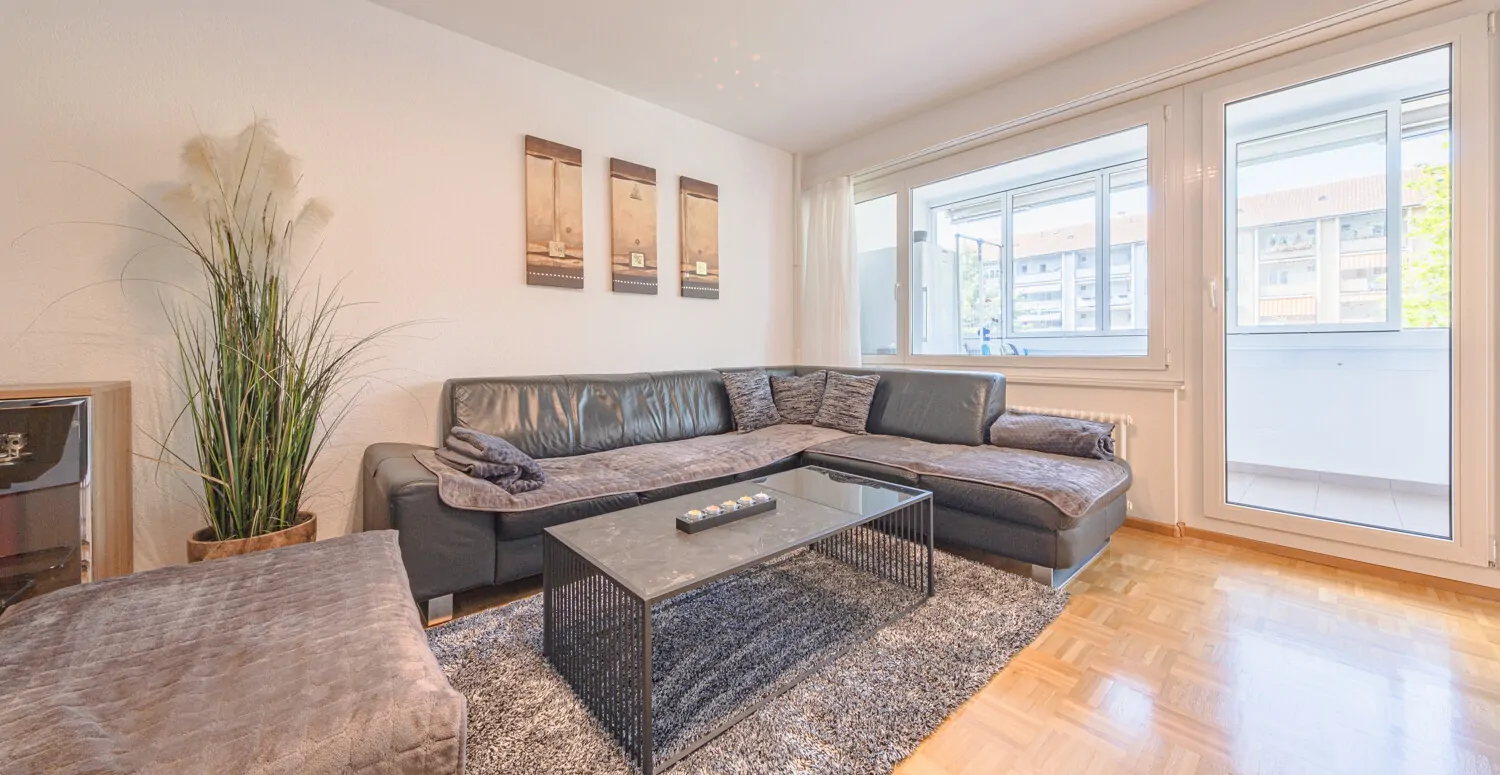 Helle 4,5-Zimmer-Wohnung mit Balkon und Tiefgaragenstellplatz.