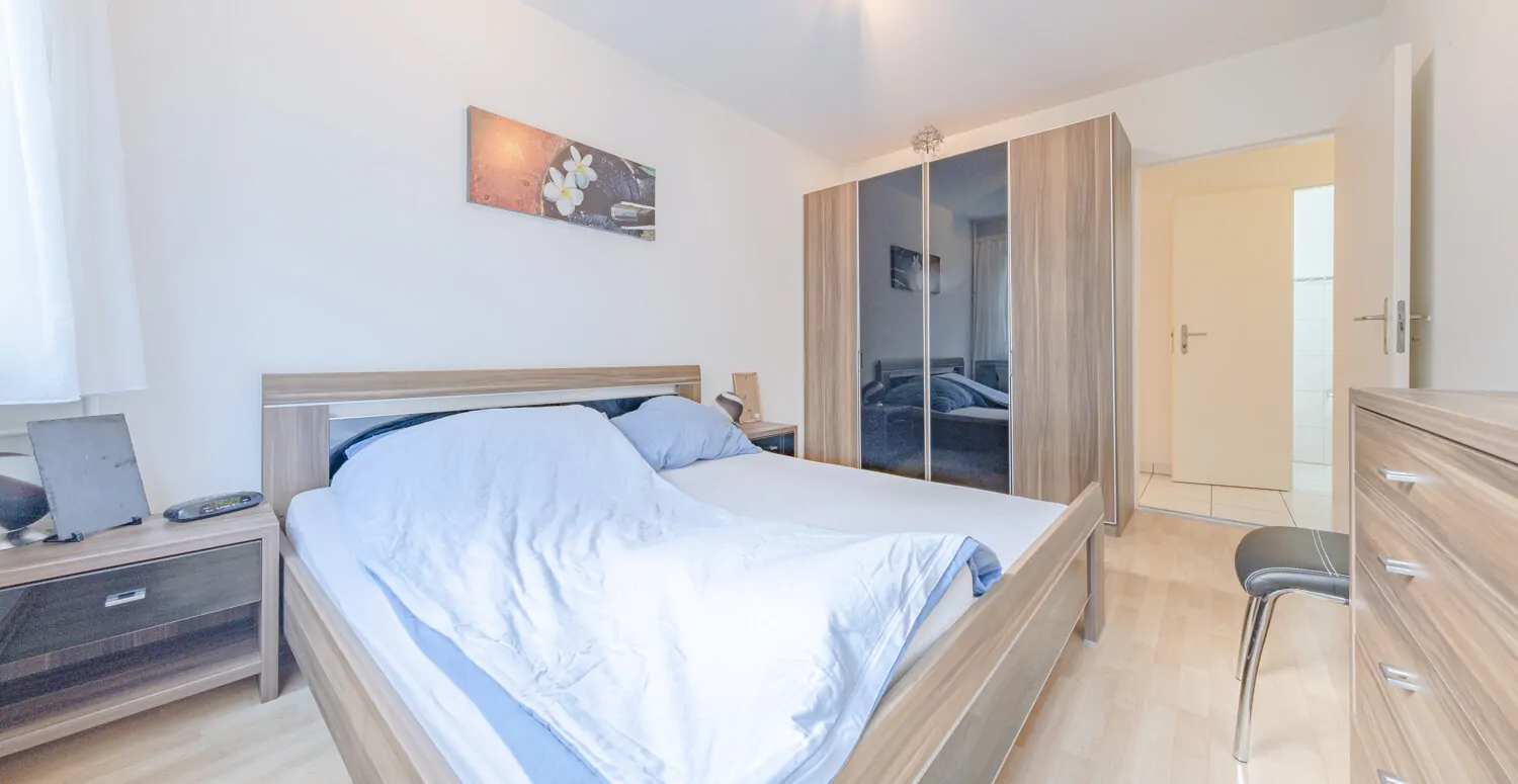 Helle 4,5-Zimmer-Wohnung mit Balkon und Tiefgaragenstellplatz.