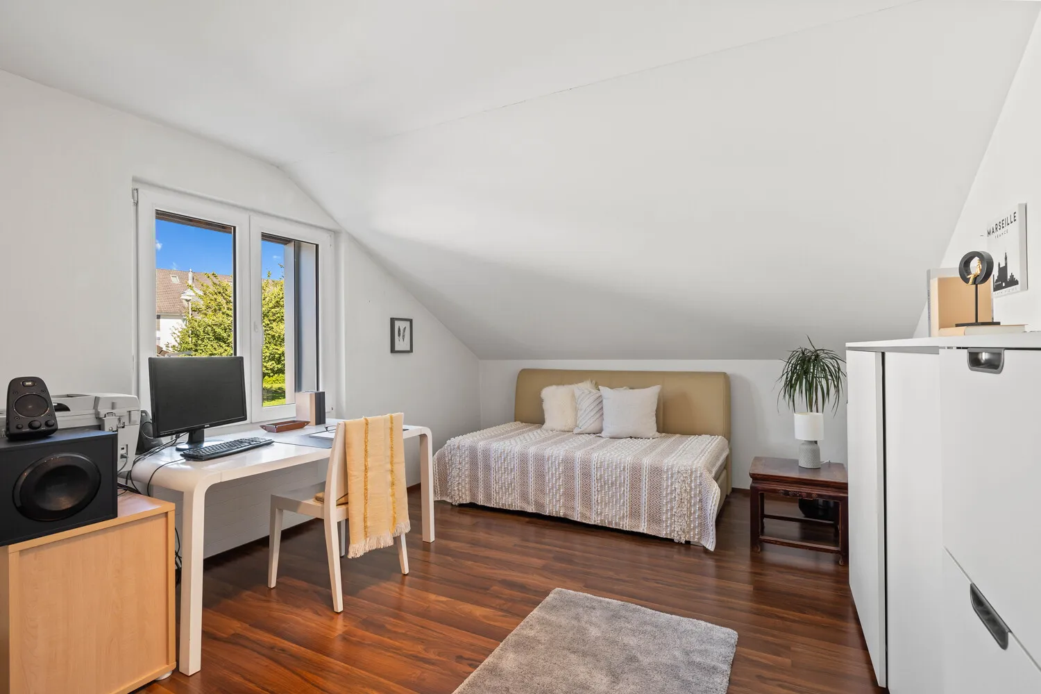 Helles Arbeitszimmer/Homeoffice Bereich