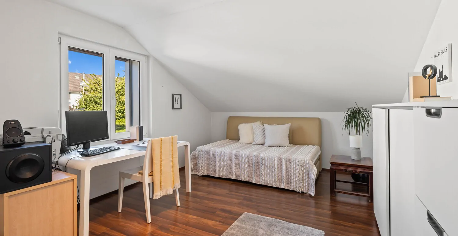 Helles Arbeitszimmer/Homeoffice Bereich