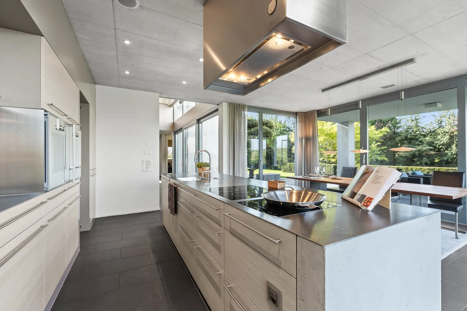 Villa mit Weitblick, Pool und Wellness in Olsberg