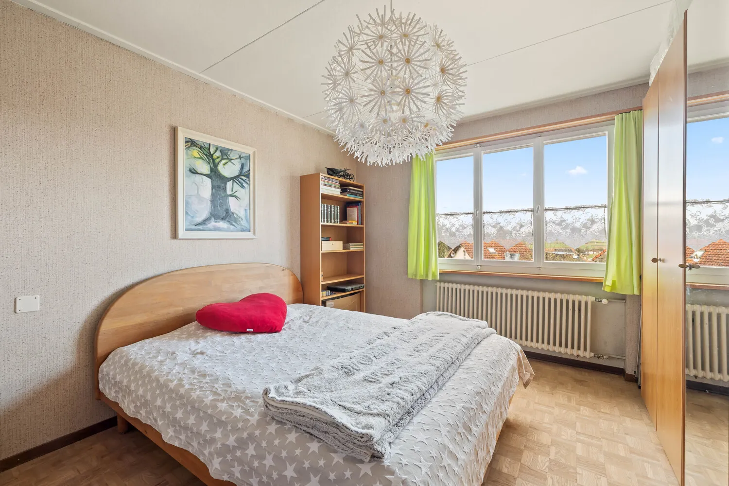 Einfamilienhaus mit Nebengebäude auf grosser Parzelle mit Entwicklungspotenzial